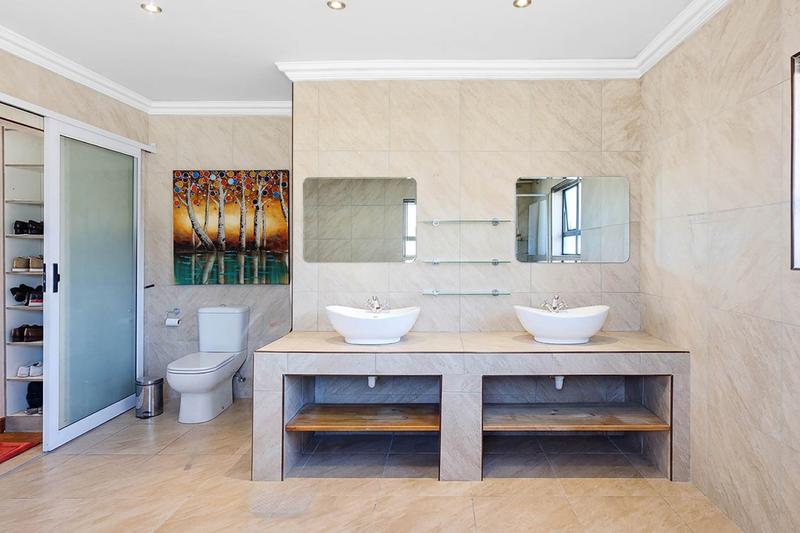 To Let 4 Bedroom Property for Rent in Gordons Bay Central Western Cape